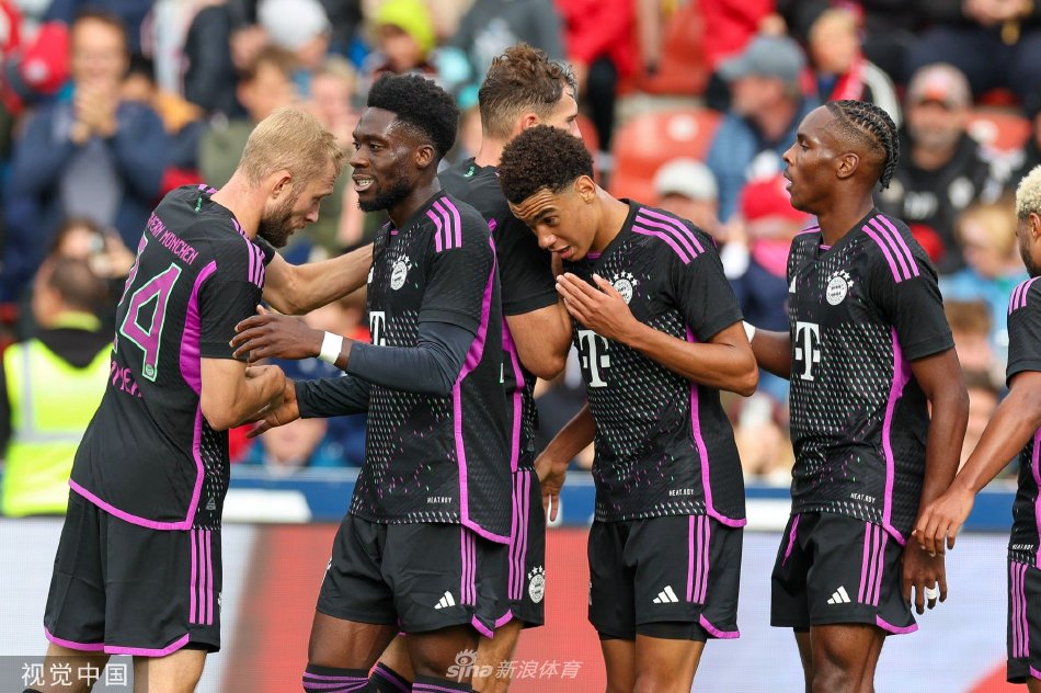 数万球迷挥 数万球迷挥