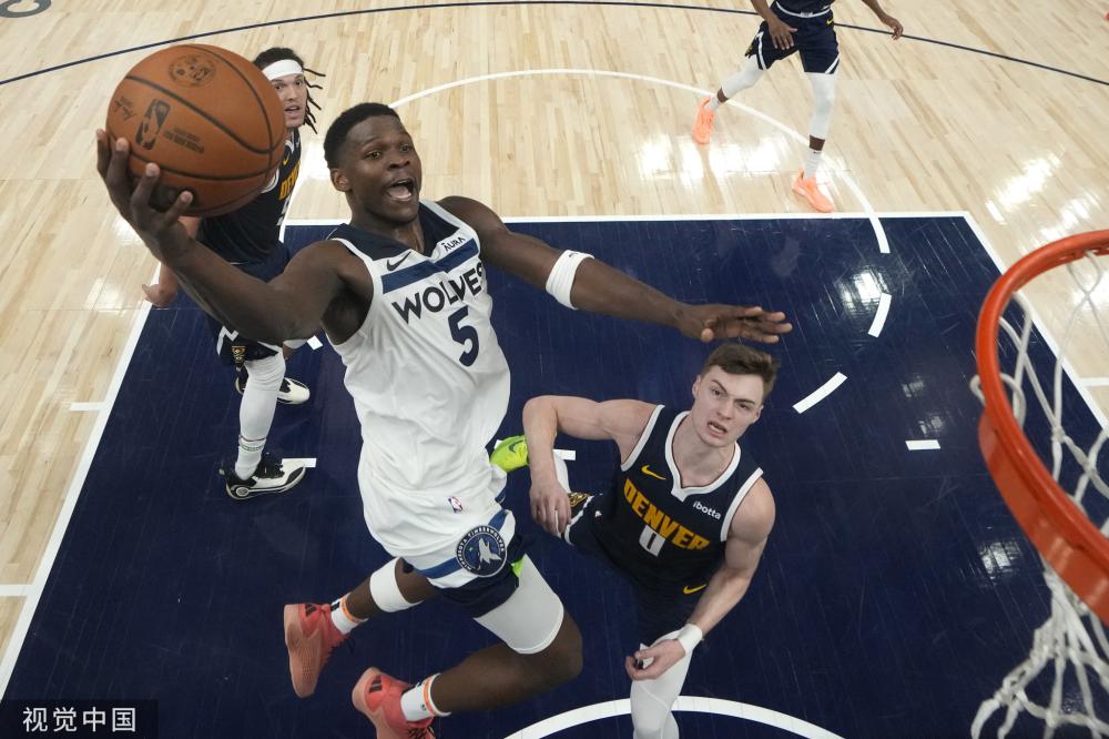 在赛场上竞 在赛场上竞